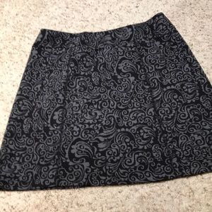Sahalie  Skirt size large